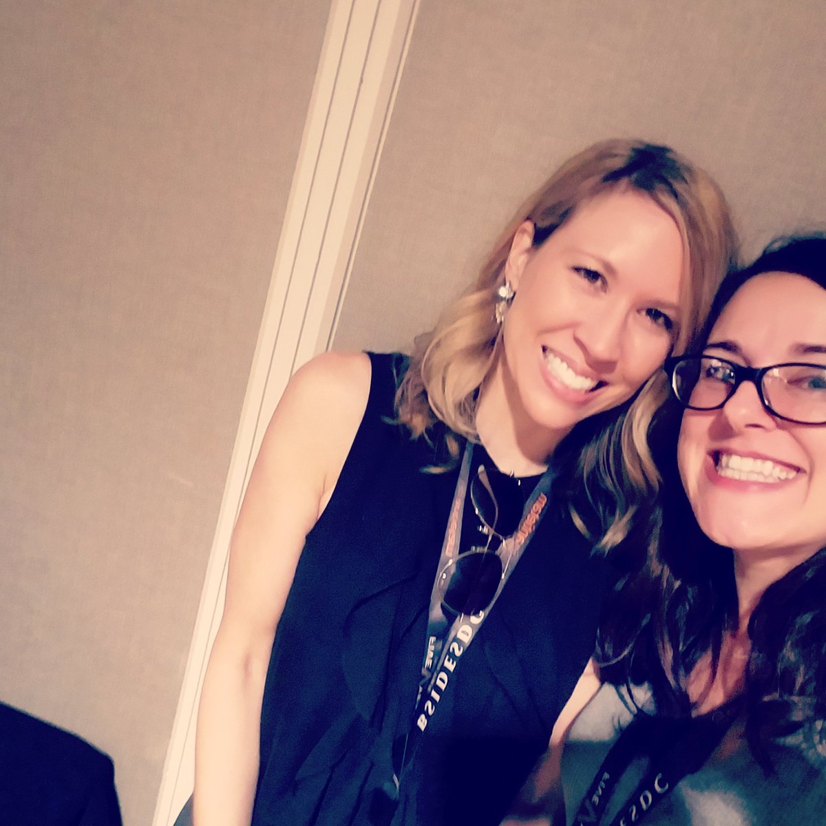 Krenner's tweet photo. The Kirsten Hug Line just organically formed in the hallway...
#BSidesDC #hallcon https://t.co/M7imImUECP