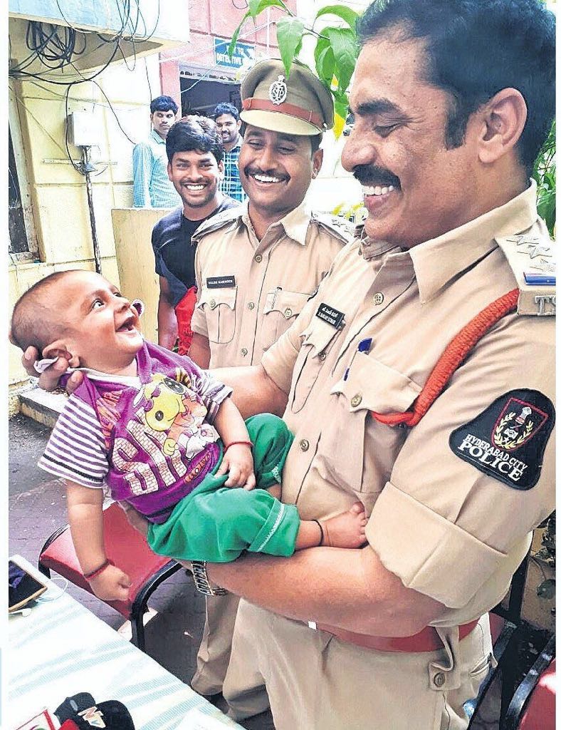 Inspector Sanjay Kumar <a href="/shonampally/">SHO NAMPALLY</a> rescued this child who was kidnapped. The smile of the child says it all. Love this pic! <a href="/hydcitypolice/">Hyderabad City Police</a>