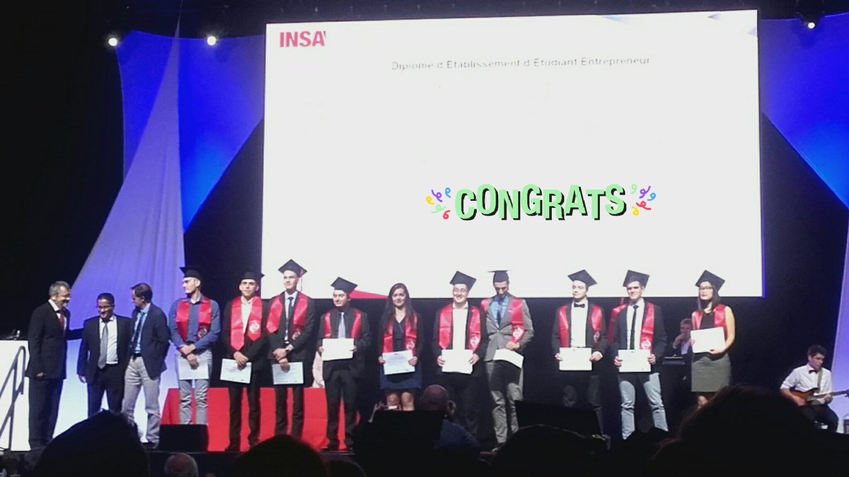 jolivier_insa's tweet photo. Remise de 12 diplômes #etudiantentrepreneur devant 1000 p @insacvl @PEPITE_centre @groupeinsa @PepiteFrance @RCValdeLoire @CA_Centre_Loire https://t.co/aHCkOJza9k
