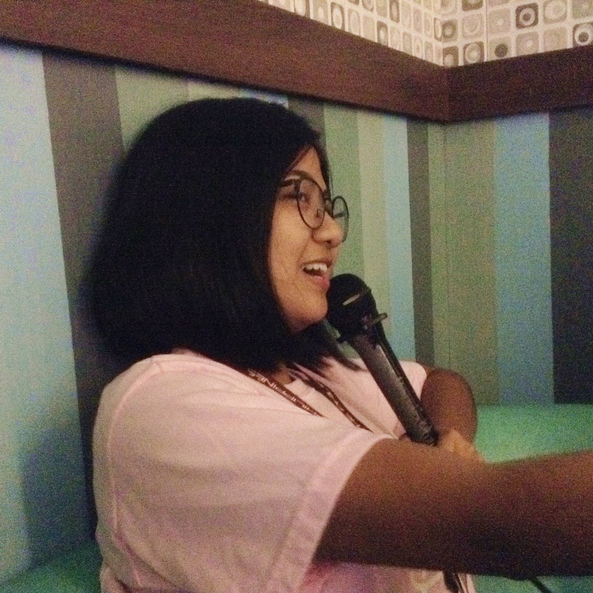 kakaidave's tweet photo. Spontaneous hugot night til 11pm 🎤😭💔 #VideokeNight #LoveYouRC https://t.co/VEMKJN9I3t