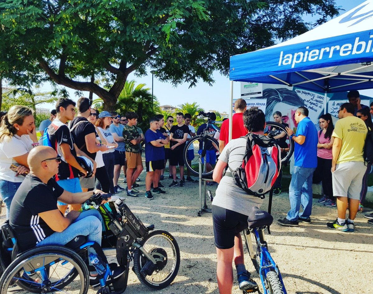 Hoy en "pon tu bici a punto" organizado por el <a href="/IAJuventud/">Instituto Andaluz de la Juventud</a> y <a href="/juventudvelez/">@juventudvelez</a> en #VelezMalaga,  interesante iniciativa, enhorabuena.
