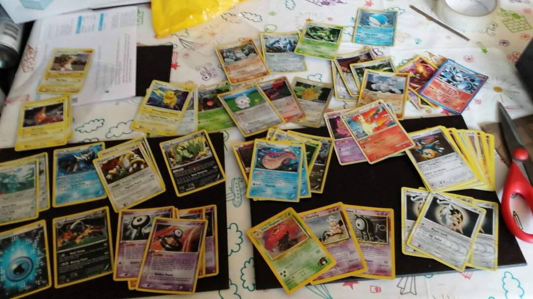 PaulleyPPup's tweet photo. 66 holos for £20 bargain! #PokemonTCG https://t.co/0ZWQxLaHdj
