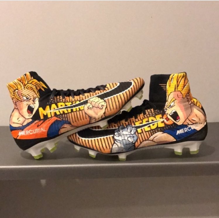 Los tacos que va a utilizar <a href="/Bryan_Oviedo/">Bryan Oviedo</a> hoy ¡Espectaculares! 😍