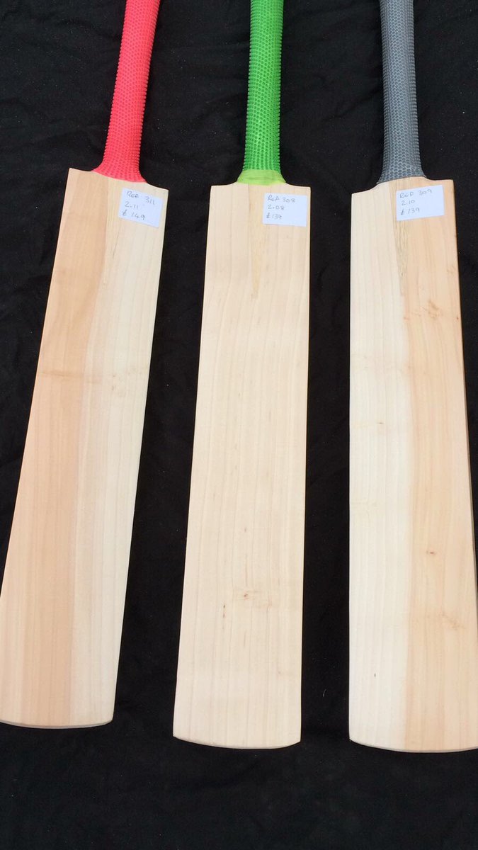 AeoniaActive's tweet photo. Grade 3 bats being knocked in today, you won’t get much better than these! #englishwillow #cricketbats #aeonia #grade3 #personalised https://t.co/p4PJeBtQ16