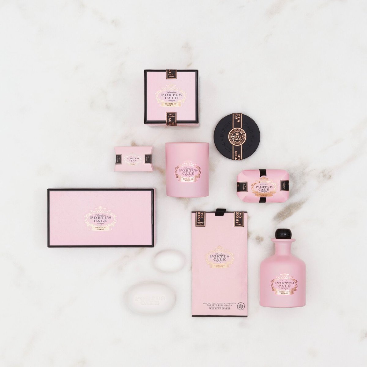 MoochiModo1's tweet photo. Rose Blush is every woman's favourite care set. Soaps, hand cream, sachets, diffusers...discover it all on https://t.co/FqJ43v5fPa or visit our shop. #moochimodo #holt #norfolk #uk #gift #woman #scent #diffuser #soap #handcream #castelbel #portuscale #roseblush https://t.co/TH7ljQYSPV
