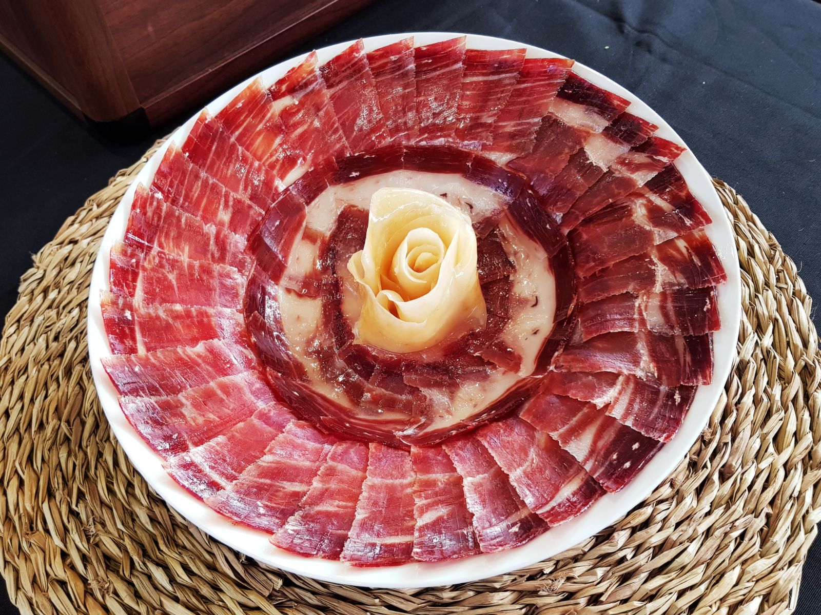 Feria Jamón Ibérico on Twitter: "Y con un plato de jamón, el gran