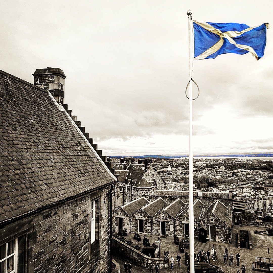 Serts1's tweet photo. #edimburgh #casttle https://t.co/mAzKlJImGy