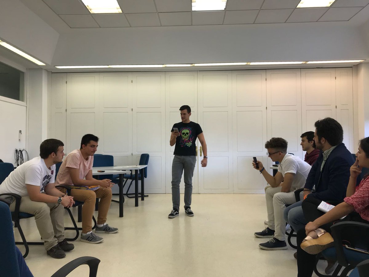 debatecaminos's tweet image. Mañana de sábado practicando un poco! ¿Pueden grabarte sin tu consentimiento?🎥 y defensas improvisadas de países🚩#FDC1718 #engineeringdebate