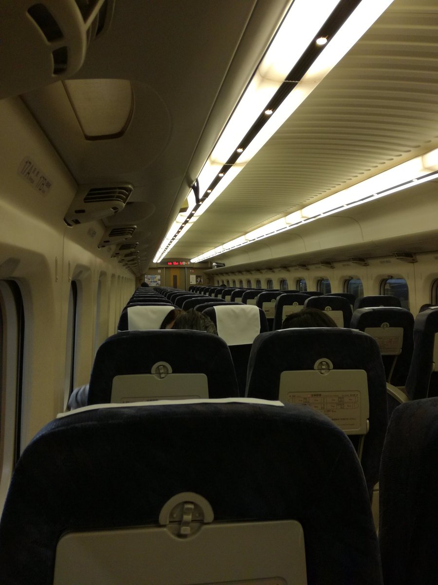 noriwan912's tweet photo. 新大阪20:38発ひかり443号博多行きの自由席は乗車率かなり低いです😃しかも４&amp;５号車は座席も広いです。乗り放題切符で山陽方面に帰る方は乗車の価値あります👍
#JR西日本30周年記念乗り放題きっぷ #新幹線  #ひかりレールスター https://t.co/HNt2wOgCQu