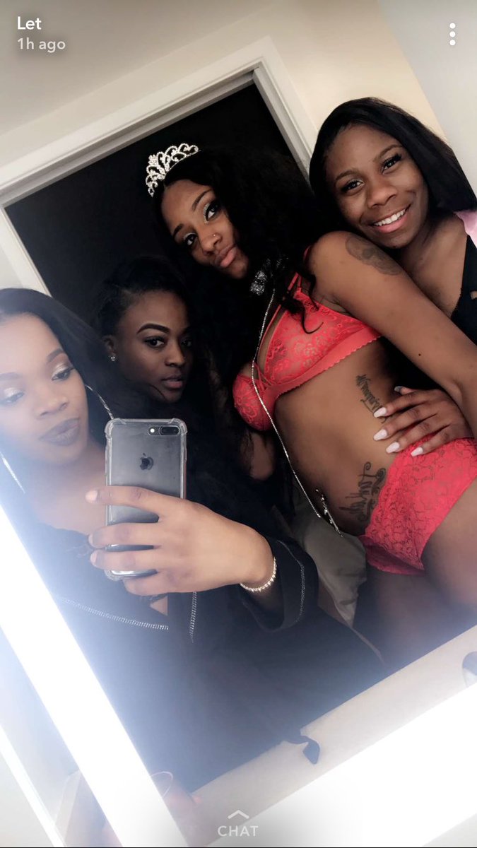 HooperBaddd's tweet photo. Lingerie Party lastnight 😜😜🤘🏾🤘🏾🤘🏾 #BirthdayWeekend https://t.co/RsdLj8Ps3b