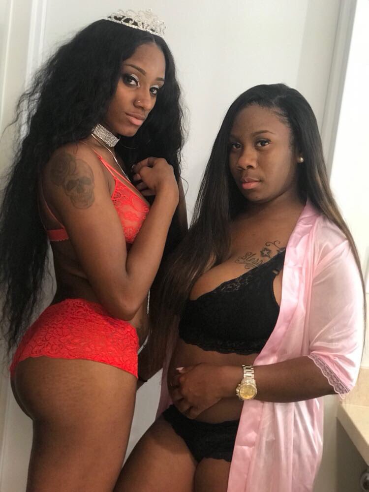 HooperBaddd's tweet photo. Lingerie Party lastnight 😜😜🤘🏾🤘🏾🤘🏾 #BirthdayWeekend https://t.co/RsdLj8Ps3b