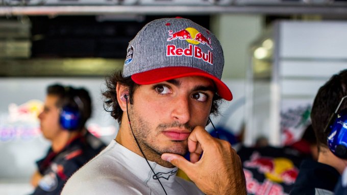f1aldia's tweet photo. OFICIAL: @CarlosSainz55 debutará con @RenaultSportF1 esta temporada https://t.co/ntjBz7pIxu #F1 https://t.co/Xa0C1p6yQ0