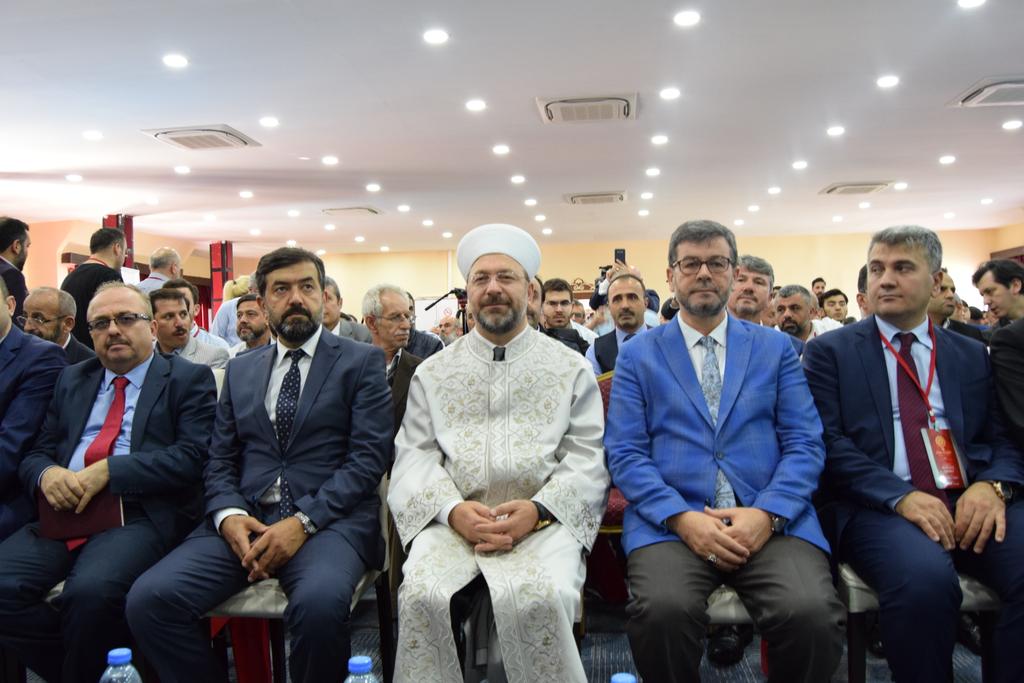 14. İmam Hatipliler Kurultayımızda Diyanet İşleri Başkanımız Sn. Prof. Dr. Ali Erbaş konuşmalarını gerçekleştiriyor.