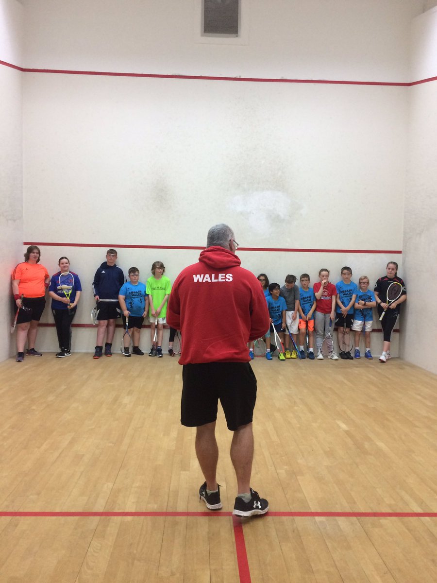 And we're off... great turnout for <a href="/DLSwanseaSquash/">DL Swansea Squash</a> first Junior Development Event #squash <a href="/sqwales/">🏴󠁧󠁢󠁷󠁬󠁳󠁿 SQUASH WALES</a>