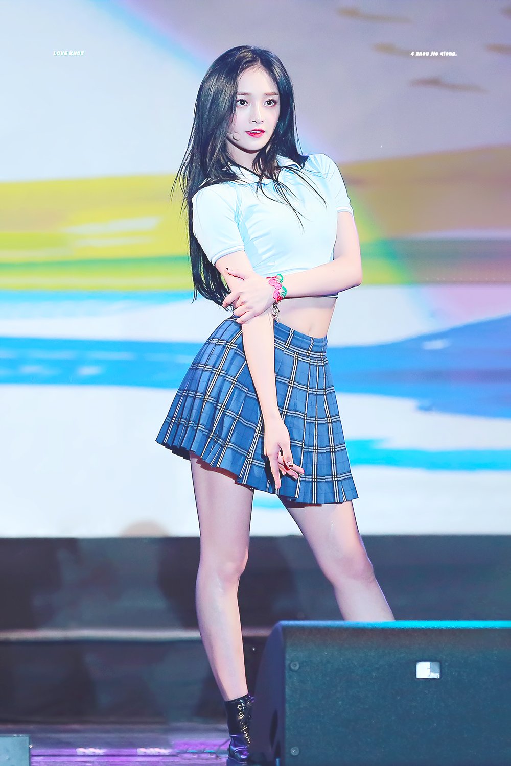 ももたろ V Twitter 元々の骨格が太い方だからiuやユナみたいに華奢にはなれないけど 割と肩しっかりめのギョルギョンが凄く綺麗で凛としてて 痩せたらこんな体型になれるかなと思った かっこよくてセクシーで 素敵すぎるギョルギョン