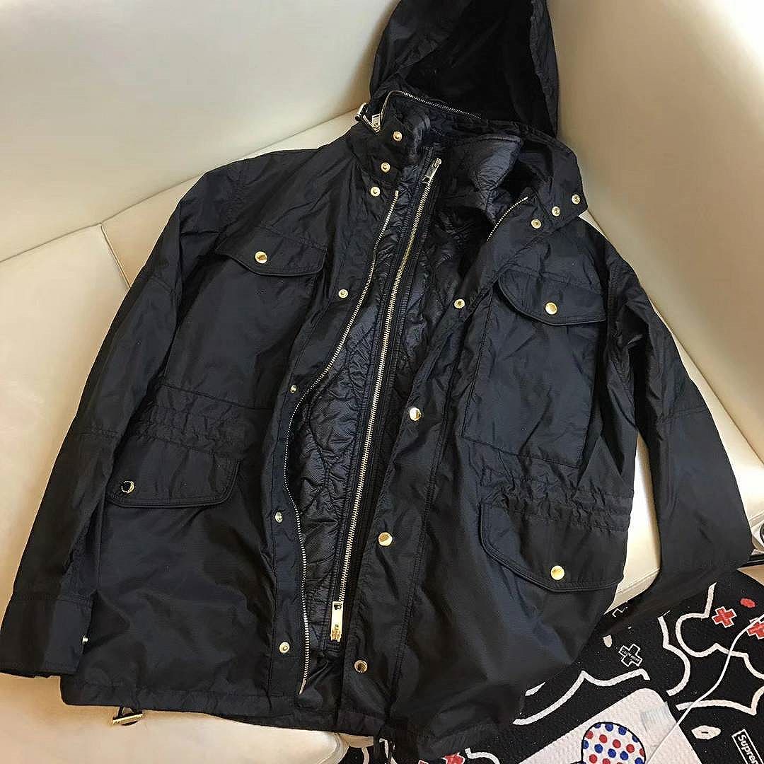 wubnan's tweet photo. Burberry純美軍M65軍裝改良版型
搭配一件可獨立穿著的御寒馬甲
成就一套真正可以一年四季均可使用的好物
布料為B家客供納米材料
獨特的暗格紋理
優良的透氣並且防水防紫外線性能
#burberry https://t.co/4n8W3qYCHu
