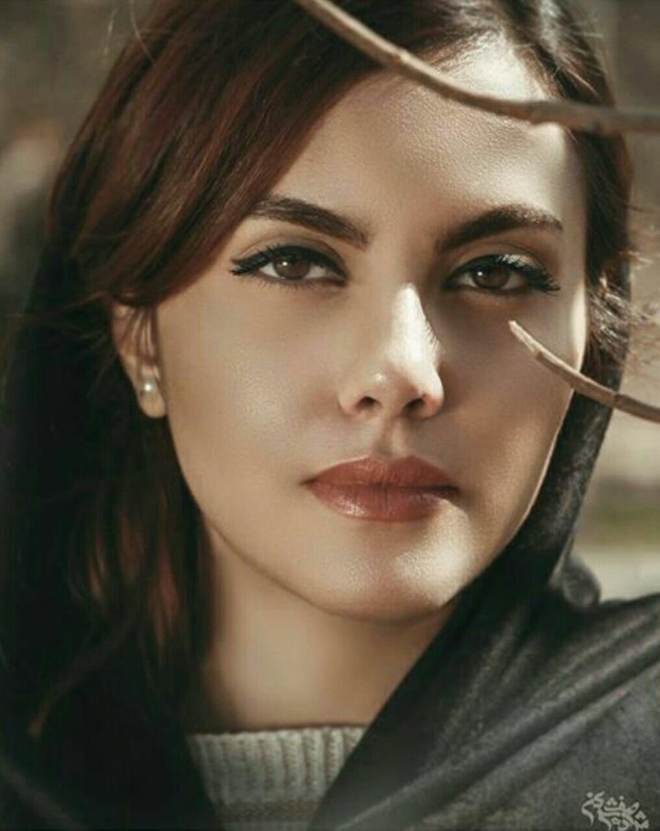 hc17o's tweet photo. @ahlamalsaid حبيبــــــــــــــــــــتي.
انوثتك ماأبقت شيئا لباقى النساء....
أرى فيكى حواء التى إستحوزت على الجمال والكبرياء https://t.co/pY9U8biMO5