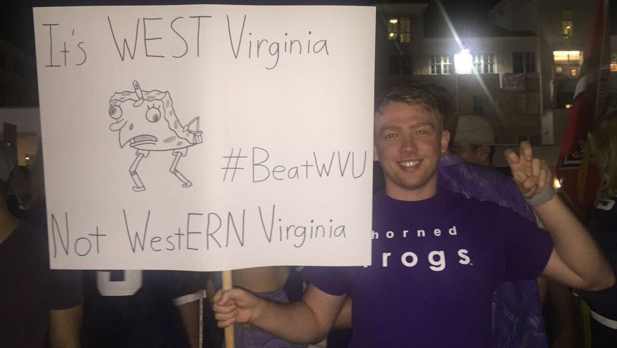 hutchinson_noah's tweet photo. I woke up at 5:30 AM for this #GameDaySigns #FOWGameDaySign https://t.co/bDuB3kPgin