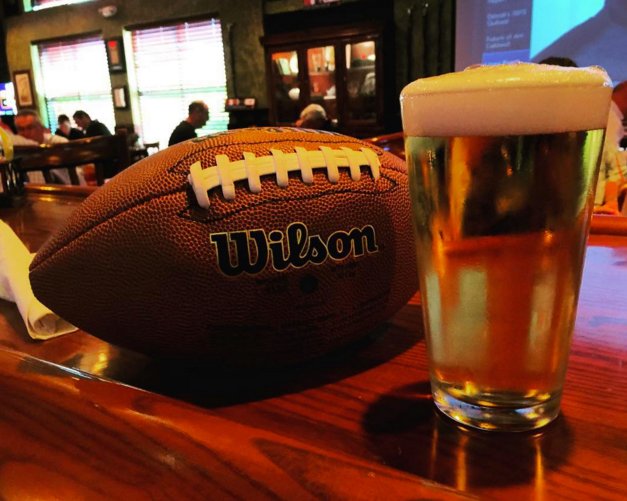 TKNWIndy's tweet photo. [COLLEGE FOOTBALL] We're showing all the big matchups ALL DAY LONG. #GetIntoTheKilt and cheer on YOUR team with YOUR favorite #KiltGirl! 🏈🍻🍔 https://t.co/ThYcn9GiyS