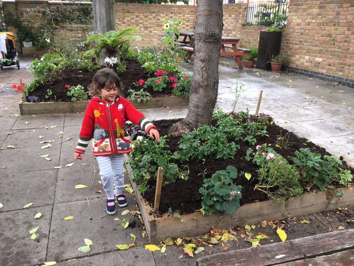 MobileGardeners's tweet photo. Good four hour session chopping back, weeding and spreading 1000 litres of manure around the Draper Estate. https://t.co/UzONqpgPKC