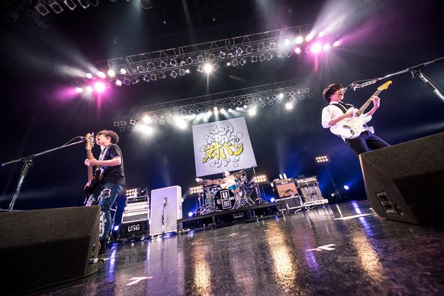 natalie_mu's tweet photo. 【ライブレポート】SCANDAL初の対バンツアー開幕！“シンパシーを感じる”ユニゾンとZepp Tokyo沸かせる https://t.co/NO61d8jDWw https://t.co/K29Mj2eEui