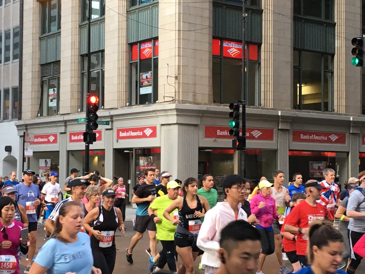 Craig4ccccs's tweet photo. @ChiMarathon @BankofAmerica ...and the Chicago 5K is off and running. https://t.co/TlzDT3aipp