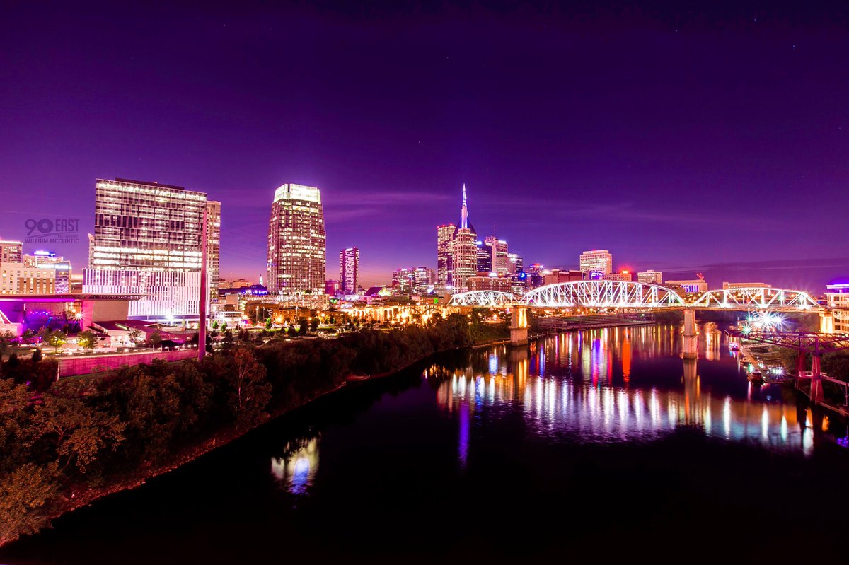 90eastphoto's tweet photo. Beautiful night in @DwntwnNashville @nashville_sign @90eastphoto @Musiccitypretty @GwenSebastian https://t.co/3Is2zOSBwY