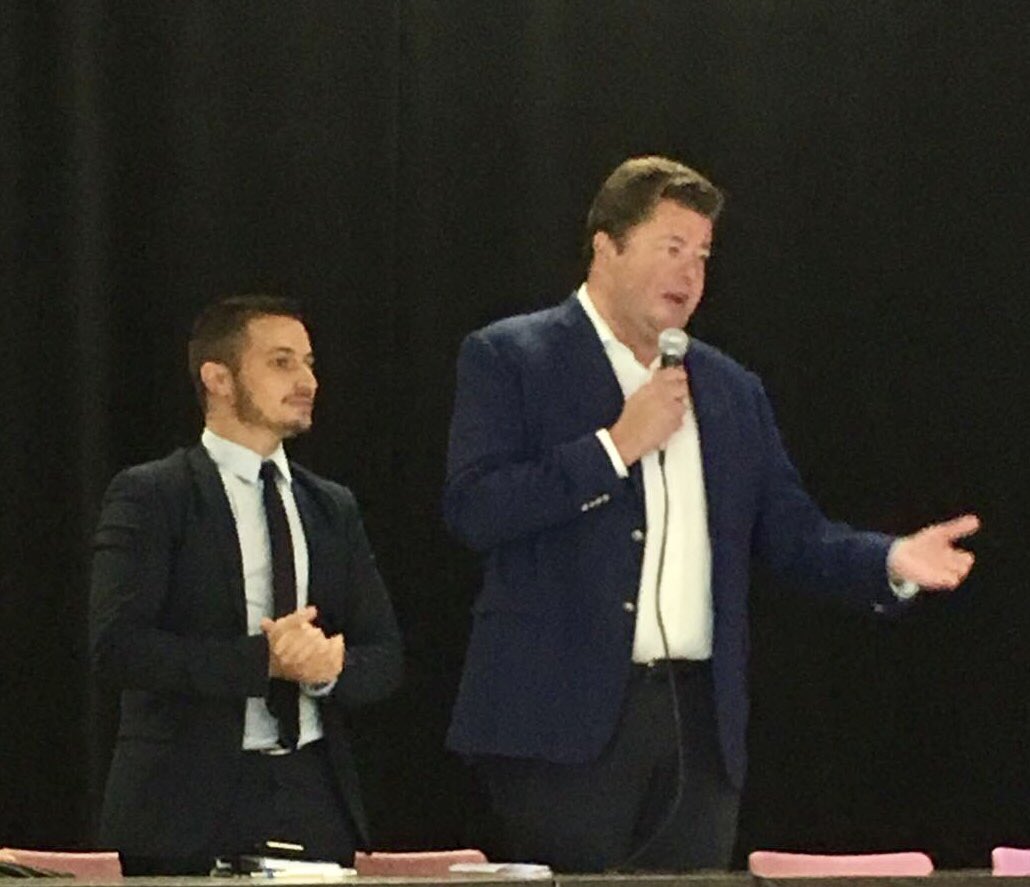 MaximeMinot's tweet photo. Comité départemental « @lesRepublicains » de l’Oise ! De beaux échanges avec les militants ! Moment convivial et chaleureux ! https://t.co/8mKKp6BNS9