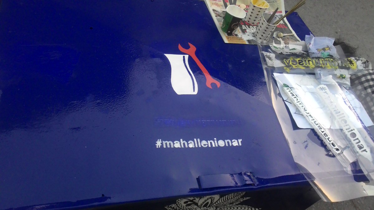 onaranlarkulubu's tweet image. muhit.co ile birlikte Fenerbahçe Mahallesi'ndeki eskimiş çöp kutularını @jotunturkiye'nin desteği ve gönüllülerle boyadık. 💜