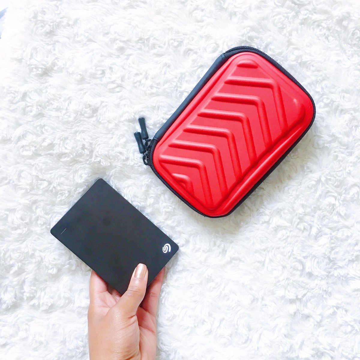dreammarktco's tweet photo. Making sure our clients' work is backed up. Twice 👊 #startup #digitalmarketing #seagate https://t.co/LhoFKkNmpI