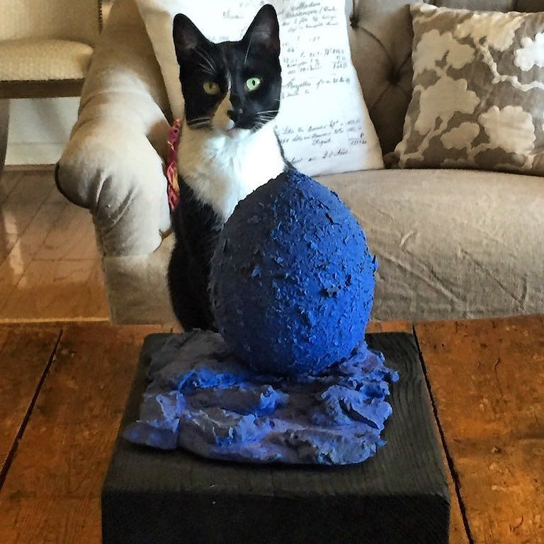 cherryandmartin's tweet photo. Chester the cat with his #adamsilverman A lovely surprise photo from lovely collectors! #catsandsculpture https://t.co/x8sirA4bsP https://t.co/q7jT1vz1LY