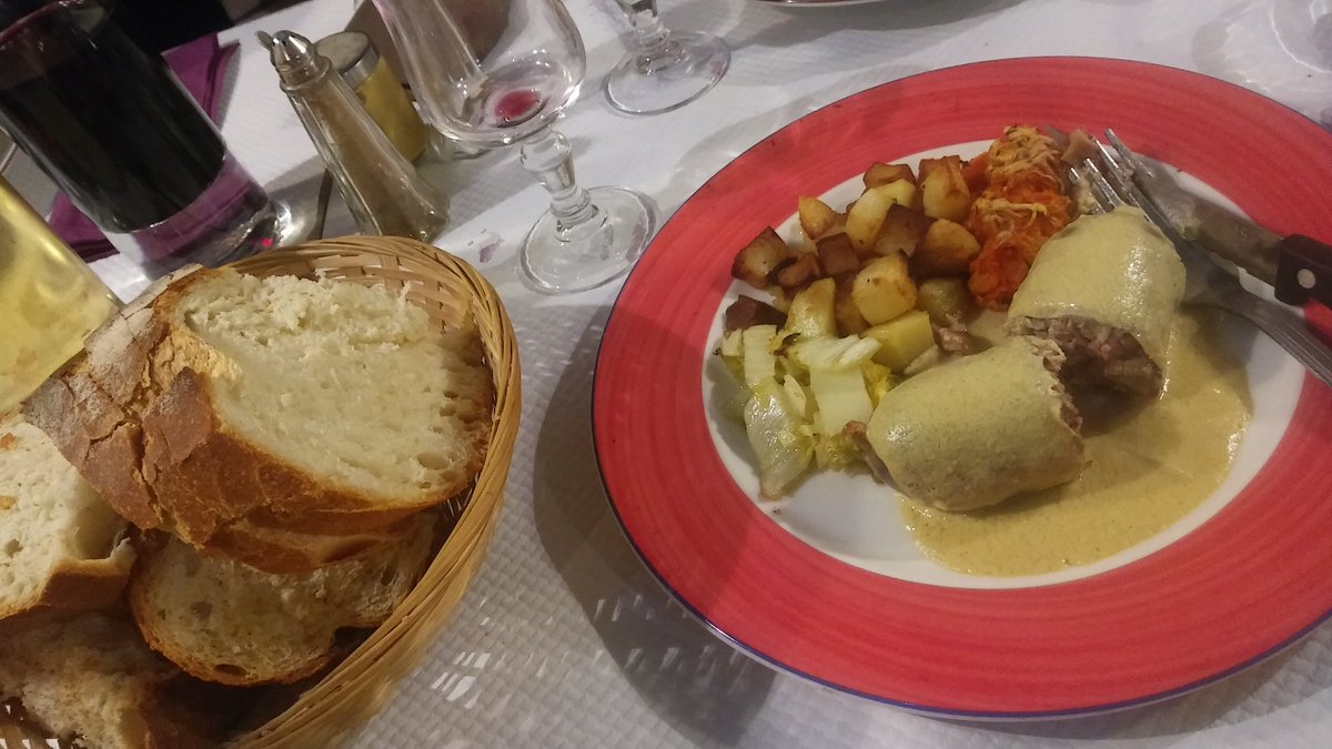 DeProntoABordo's tweet photo. Ayer nos pegamos el atraconazo del #Bouchon típico de Lyon. 14.80€ tan solo! #Gourmet para todos!! 
#DeProntoLyon https://t.co/xXa6Hgek8b