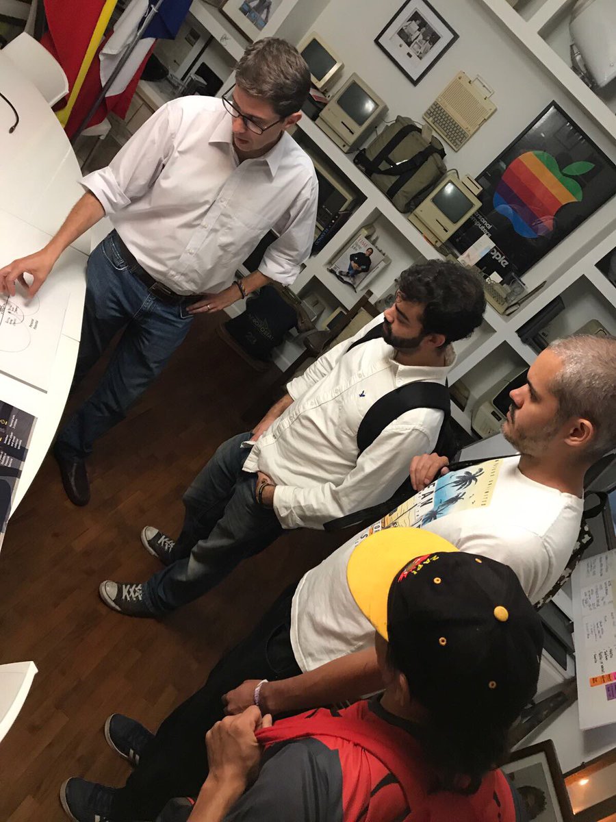 UrijiJami's tweet photo. Ayer compartimos con @FedePazOk en los espacios del campus. ¡Qué grata experiencia! #connectdifferent https://t.co/0ocaOOITr9