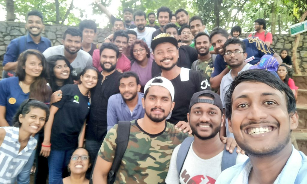 ranukad's tweet photo. සමූහ සෙල්ෆි ජායාරූපය ❤️
#ColomboZoo #ShotOnOnePlus https://t.co/2q4LR3T0xO