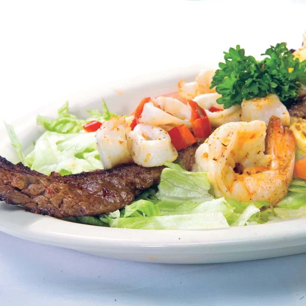latincafe's tweet photo. Everybody loves Churrasco Con Mariscos! #TasteOfCuba #LatinCafe2000 https://t.co/7TVlI3WGXI