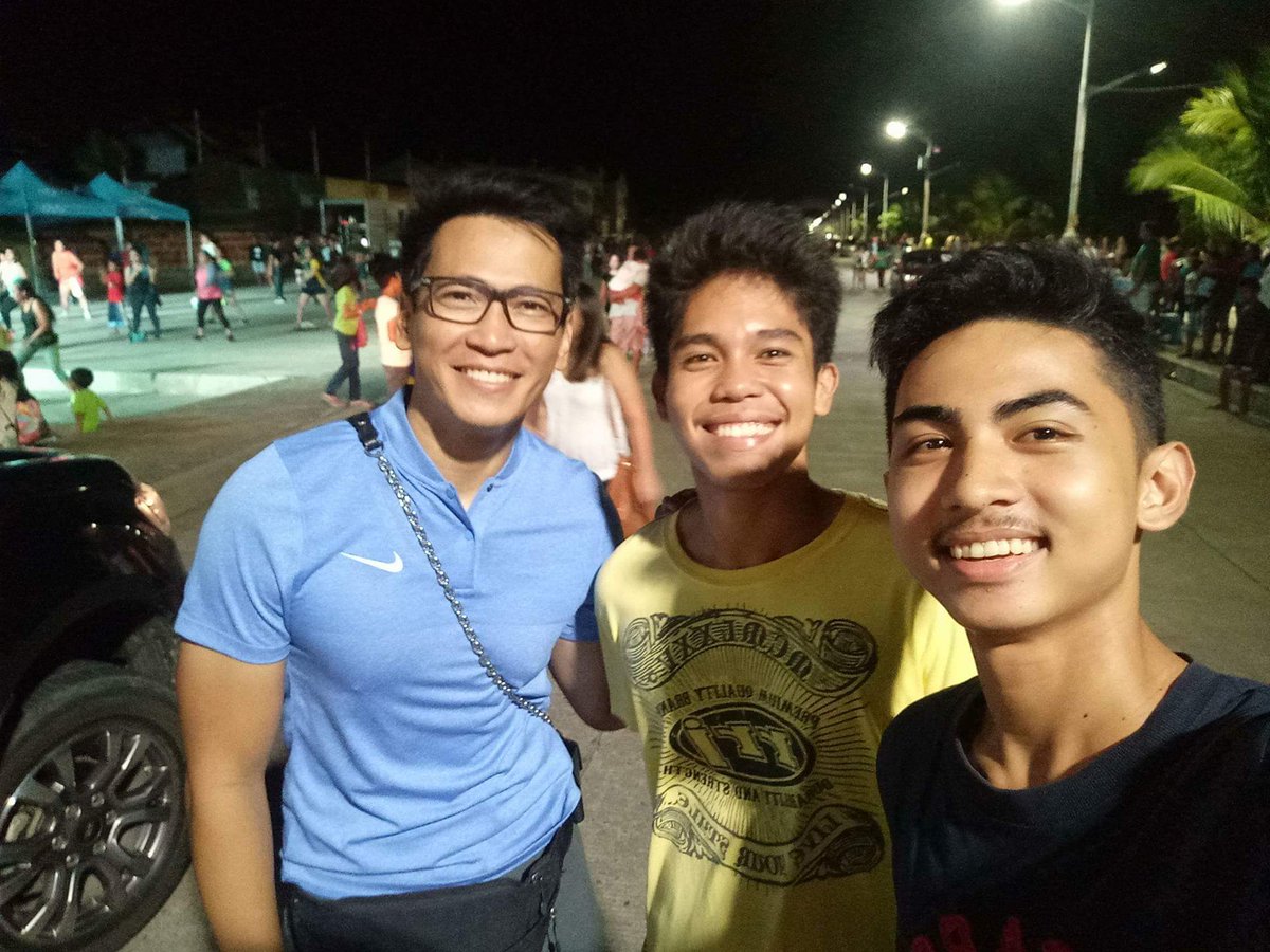 rence_palpagan's tweet photo. A quick selfie with @CoachJimSaret after our short interview for the Zamboanguenian school paper earlier this evening. 
#FitFil https://t.co/VH8ceaMuKx
