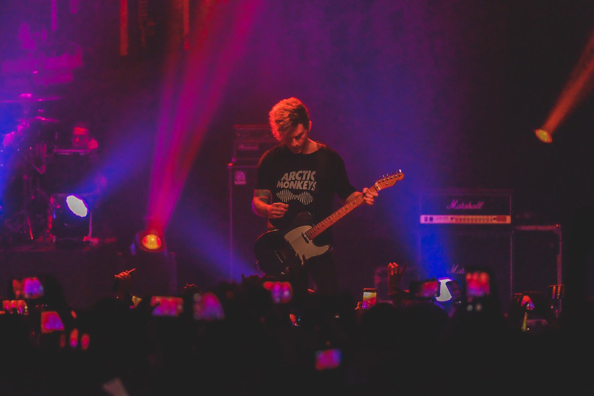 LiveSmart's tweet photo. That Arctic Monkeys shirt tho 🔥 #SmartMaydayParade #SmartMusicLive https://t.co/El35mj46xD