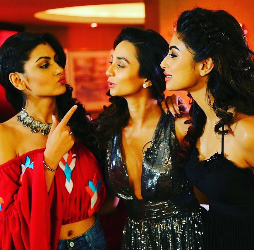 In love with this trio!!!❤❤❤❤ @Roymouni @sritianne and iradubey #atablefortwo #perfectpic #besties #cantbeabestepisodethanthis #poutbeauty