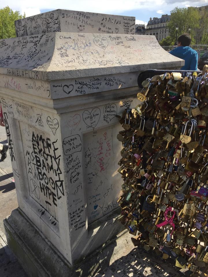 NO LOVE LOCKS™ tweet media