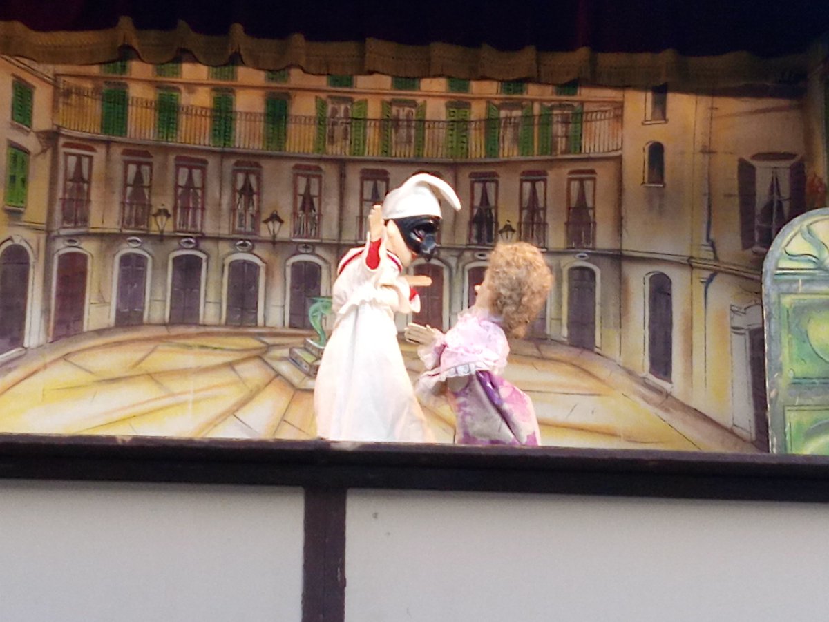 scalabrinocesar's tweet photo. #burattini: #campobasso, in piazza municipio la magia del #teatrino https://t.co/lAVqR3rVOa