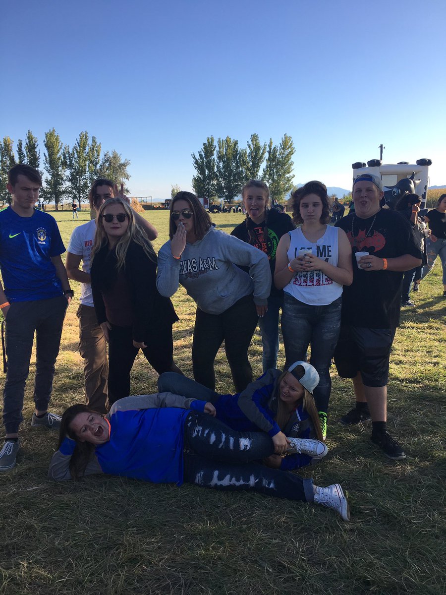 FCCLA_WIC's tweet photo. fall is near and we are living for it.🎃🍂 10/5/17 https://t.co/mWblgdbSH5