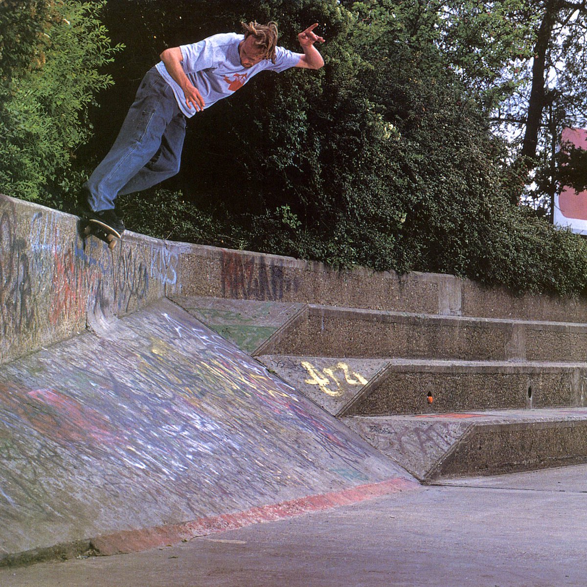 Sidewalkmag's tweet photo. #backsidesmith at his #namesake #ditch #SimonSkipp throws shapes in #skippsditch #sidewalkmag 84 #2003 photo @wigworland #UKskateboarding https://t.co/twvNgEeQid