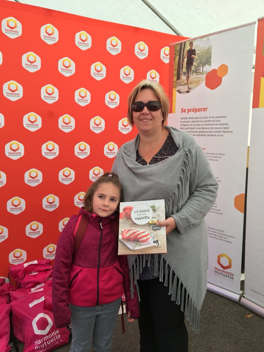 marie_gldl's tweet photo. Corinne notre 1ère gagnante vient de remporter notre livre de cuisine #LSDVA au jeu concours @hmutuelle aux #fouleesroses du #Berry 👏🏼 https://t.co/t5x9XJuCwQ