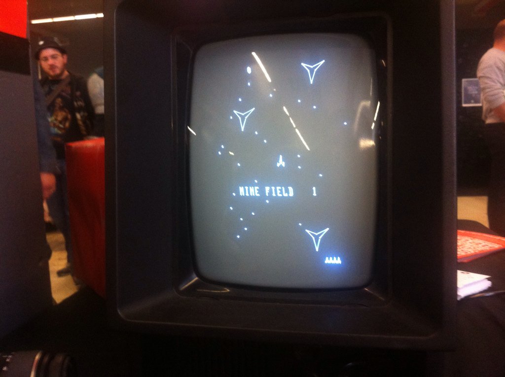 Fabfuzz's tweet photo. #Retrogaming découvrir enfin la #Vetrex #MB #ReadyPlayerOne #Belgium #Belgique #Namur #RetroMIA https://t.co/HrdGvB7rG4