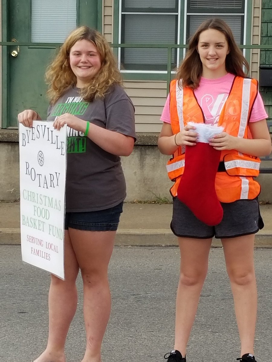 Byesvile_Club's tweet photo. #ByesvilleRotary Interact helps club raise money for Xmas food basket service project. #6690 https://t.co/O8M30IO4nV