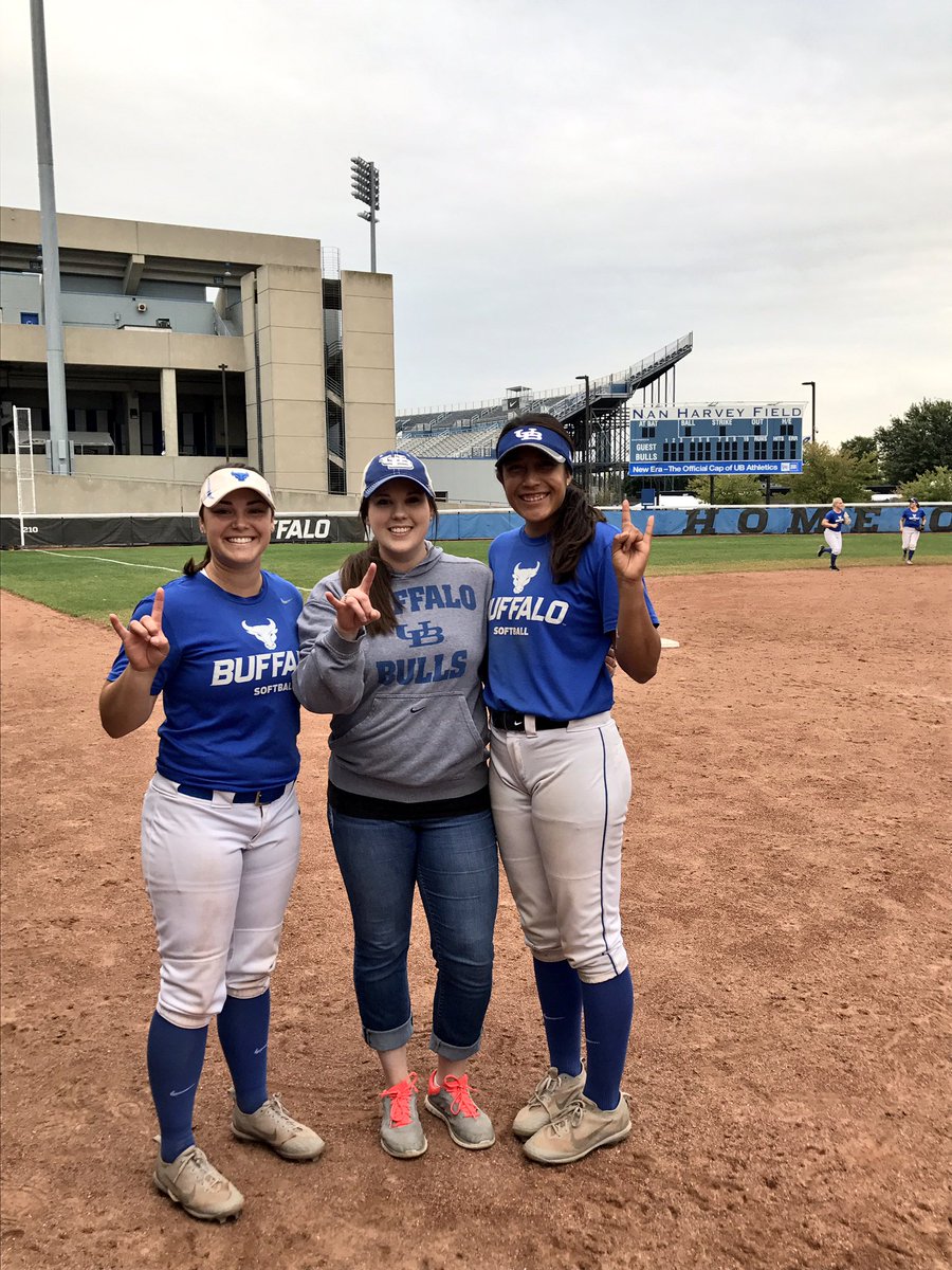 fløde Sorg Grundlægger Buffalo Softball on Twitter: "What a great time spent with former athletes!  Congratulations to our former player, Marce Ross, on winning our homerun  derby! #homecoming https://t.co/areoMMZWZa" / Twitter