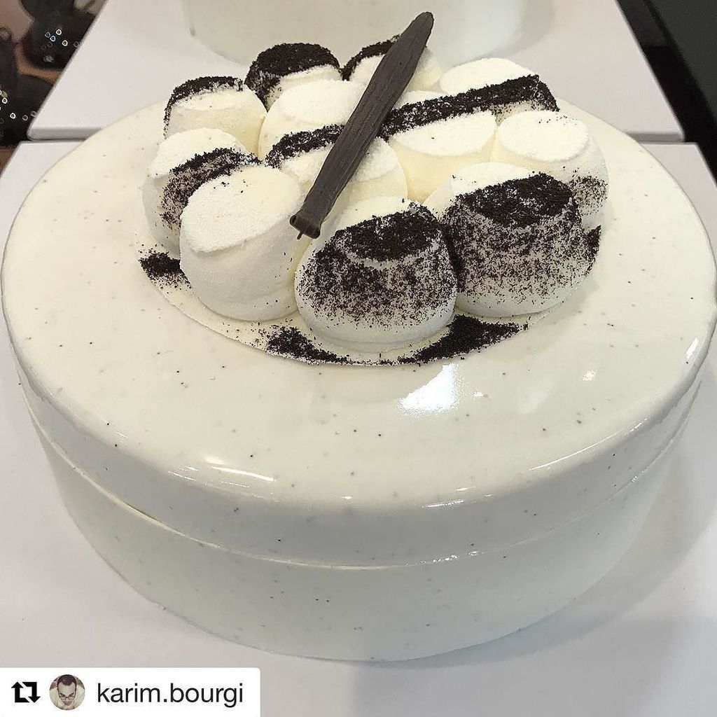 BakeLikeAPro's tweet photo. #Repost @karim.bourgi (@get_repost) @bakelikeapro ・・・
Entremet vanille 💯 en direct de Sydney! #karimbourgi #vanill… https://t.co/QZT3B1QAey https://t.co/LPSmyRig2f