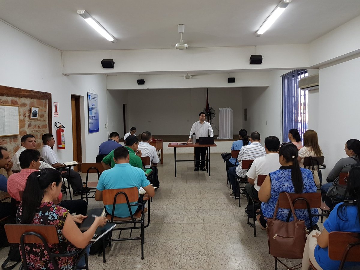 HugoIbaez19's tweet photo. Encuentro con directores de la zona A https://t.co/2OWlsgRL7b