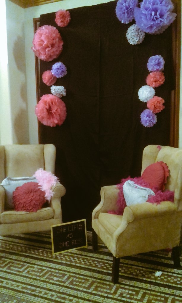 shelifts2017's tweet photo. What's a #girlsevent without a #selfie booth? #shelifts2017 @LovingLocalMag https://t.co/rSOr707idX