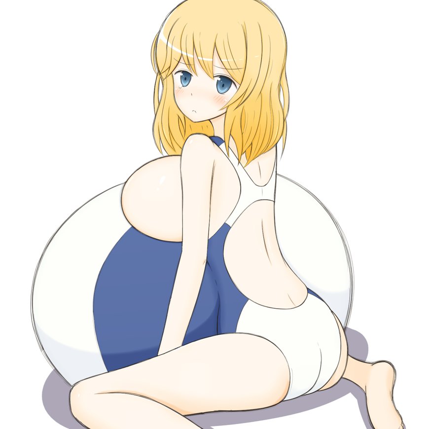 超乳競泳水着
泳げません 